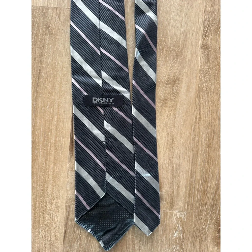 DKNY‎ Men's Silk Stripes Silver Navy Pink 100% Silk Neck Tie